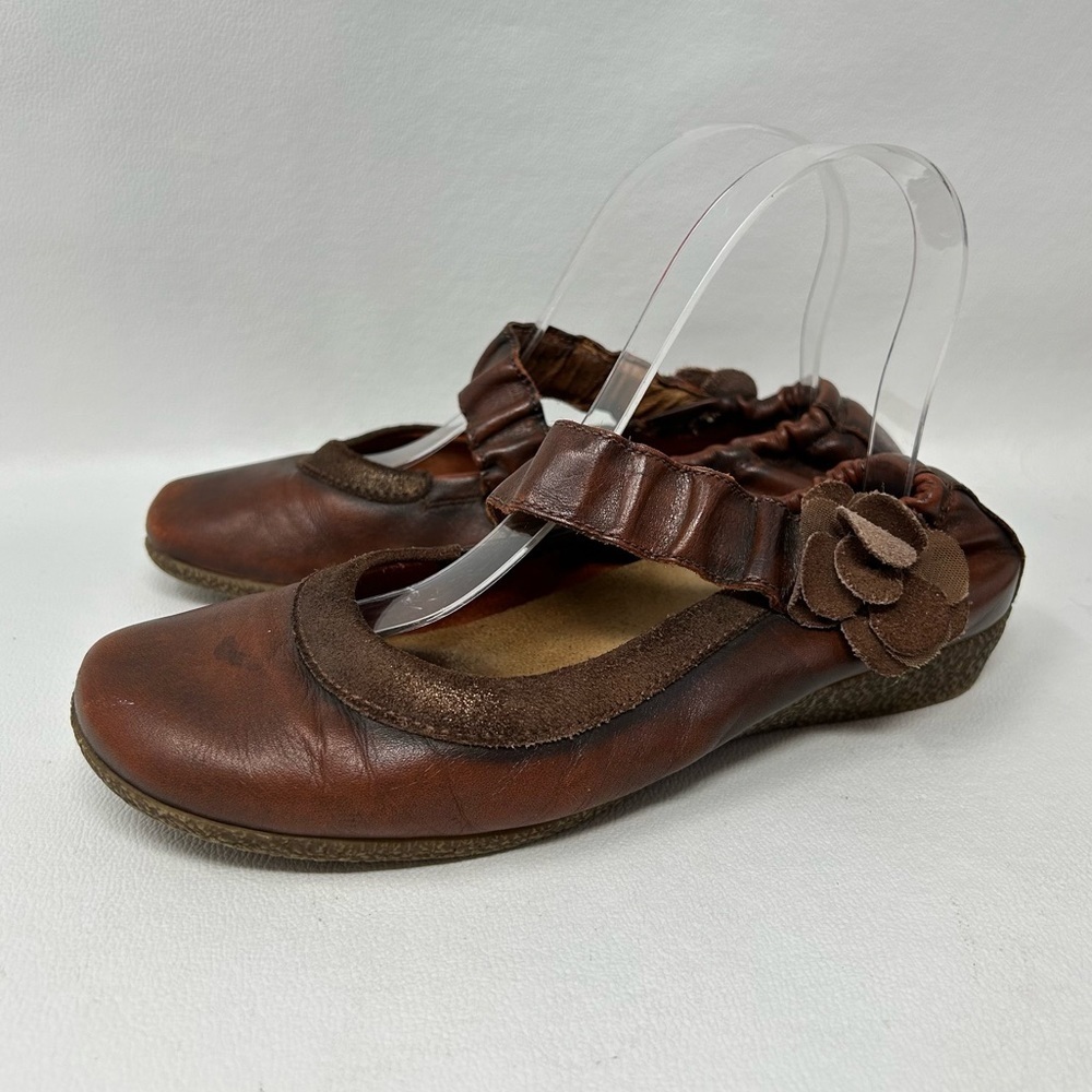 TAOS Women's Brown Leather Mary Jane Shoes  with flower detail Size EU 37/6-6.5